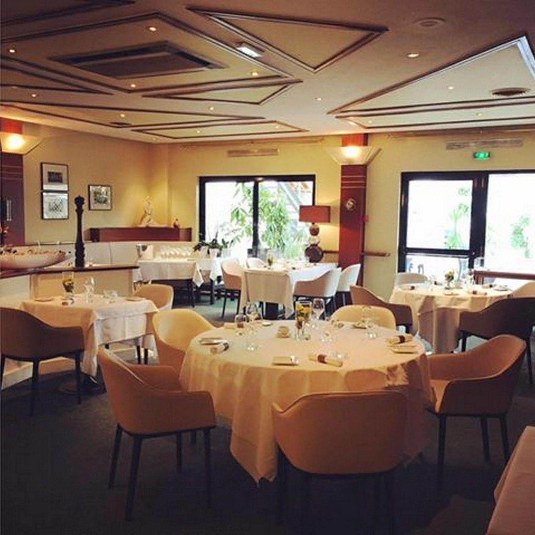 Hotel Restaurant Tivoli - Basel Airport Huningue Exterior photo